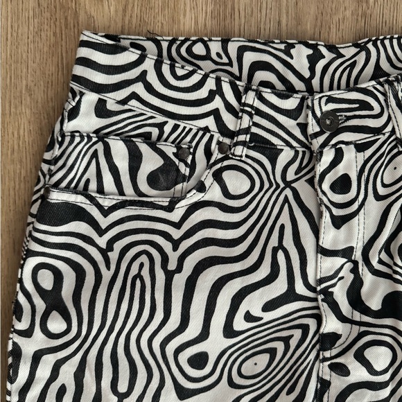 Ragged Zebra Print Denim Jeans - Picture 4 of 10